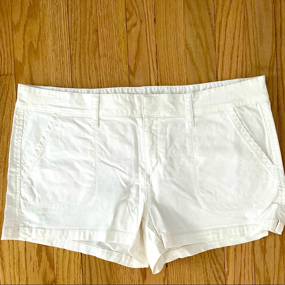 2 for $10! The Perfect White Shorts ☀️
